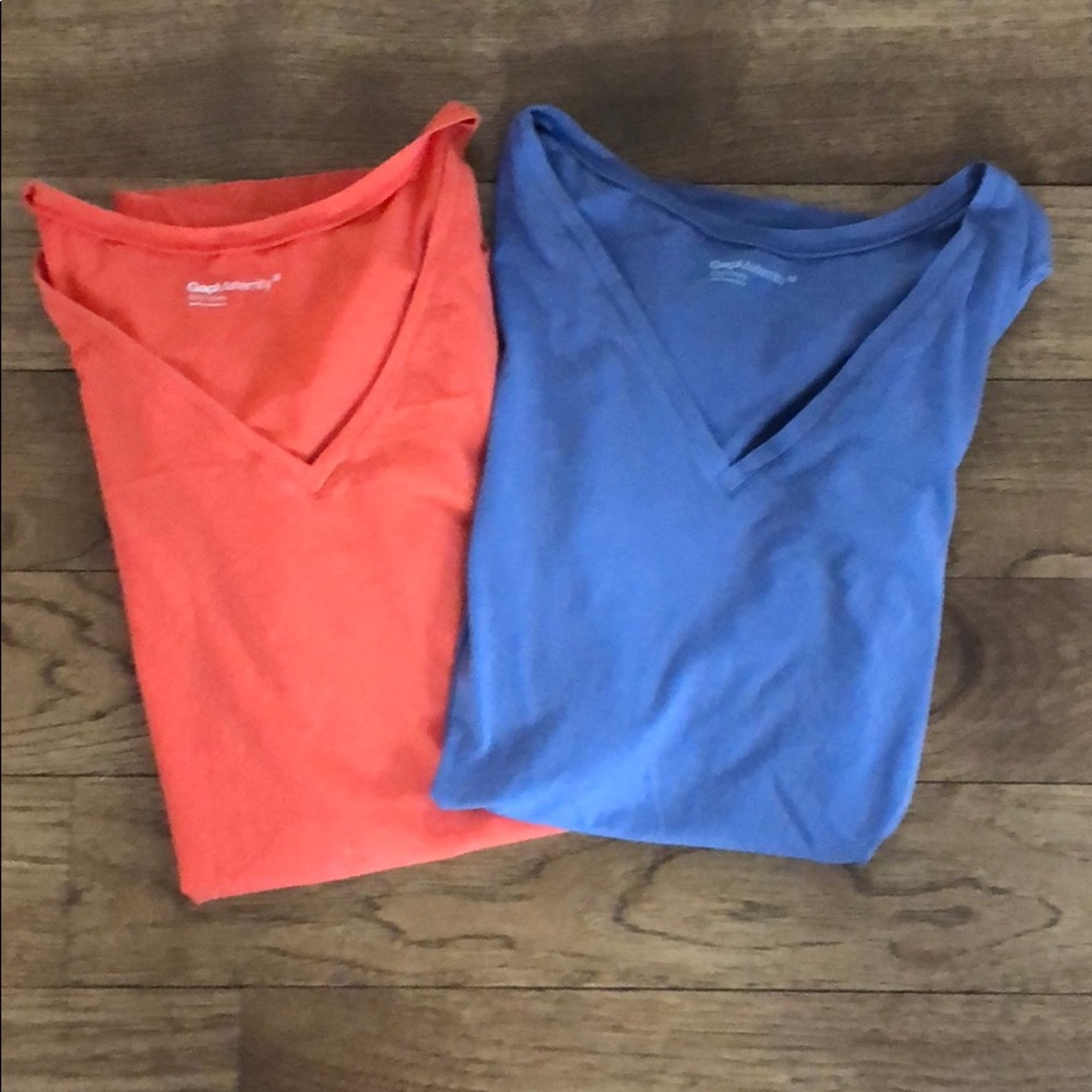 Gap maternity vneck bundle M